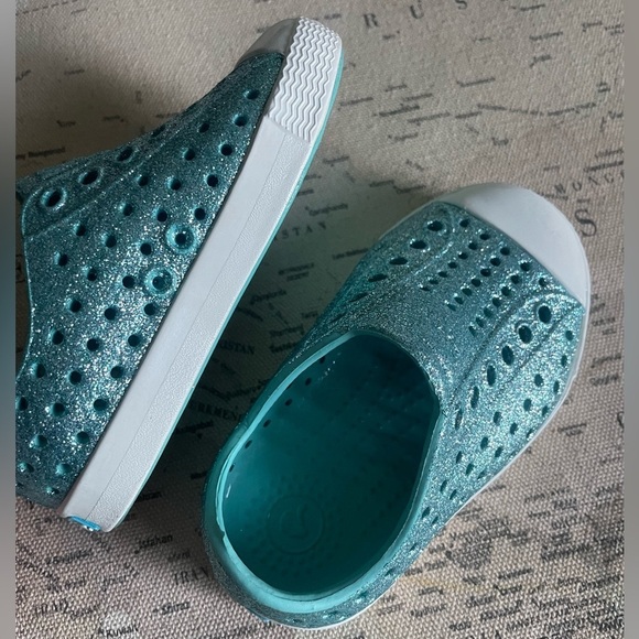 Native Jefferson Bling Turquoise Sneakers Size C5 - Picture 2 of 10